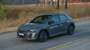 Peugeot 208 (2)